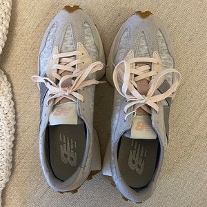 NEW BALANCE SNEAKERS